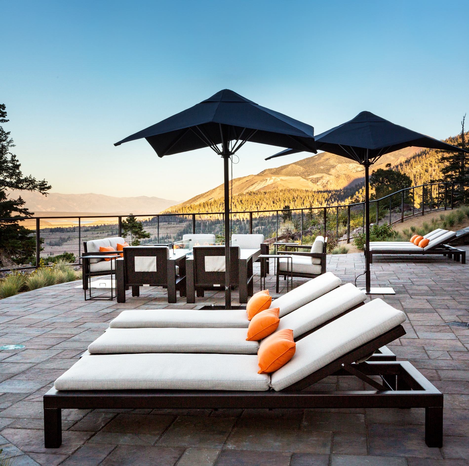 Mammoth Chaise